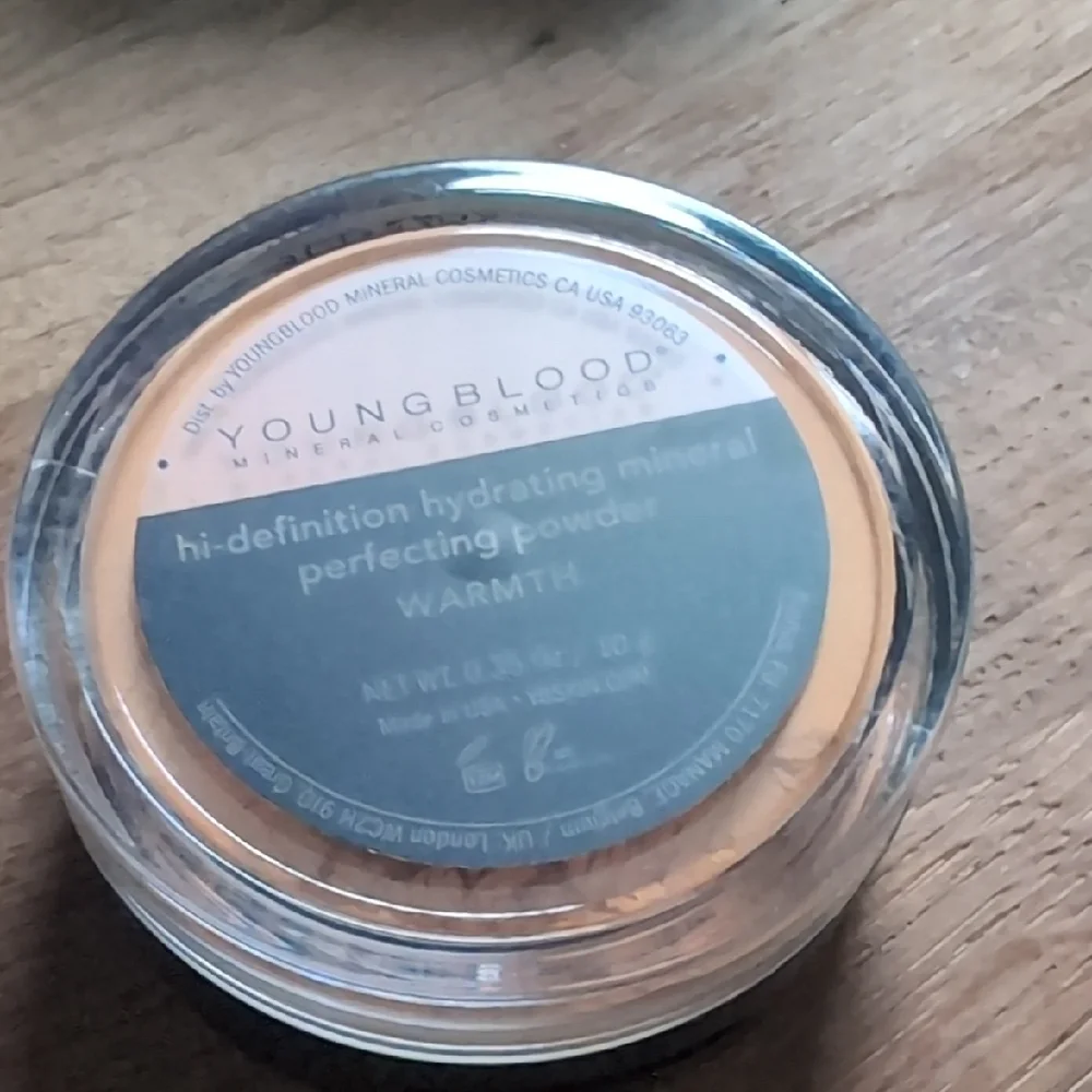 Youngblood Hi-definition Mineral Perfecting Powder in Warmth